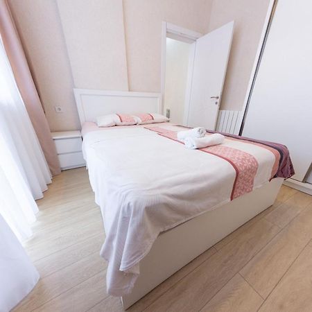 5 Apartment In One Boulding - Near Stadium Батуми Екстериор снимка