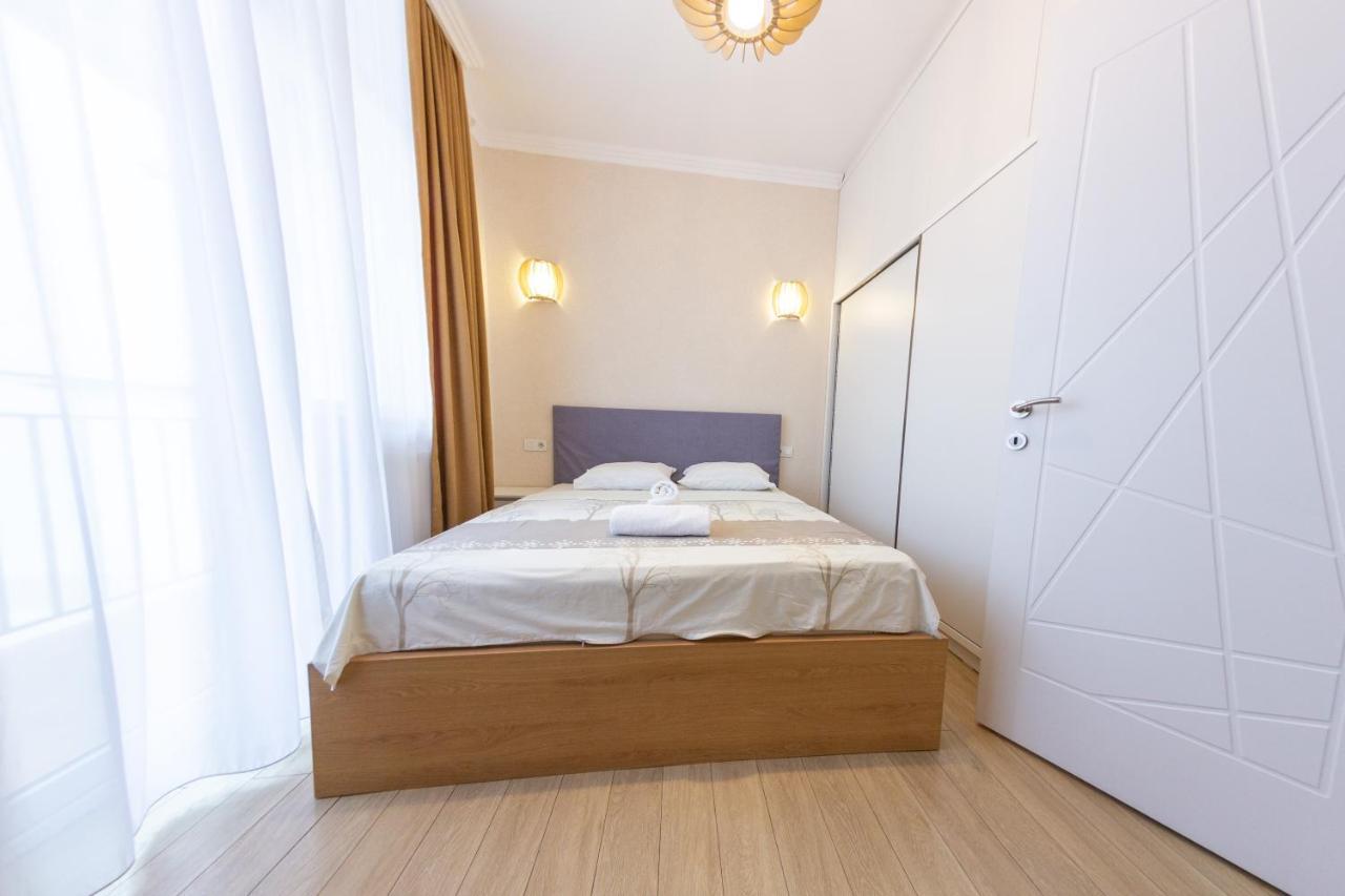 5 Apartment In One Boulding - Near Stadium Батуми Екстериор снимка