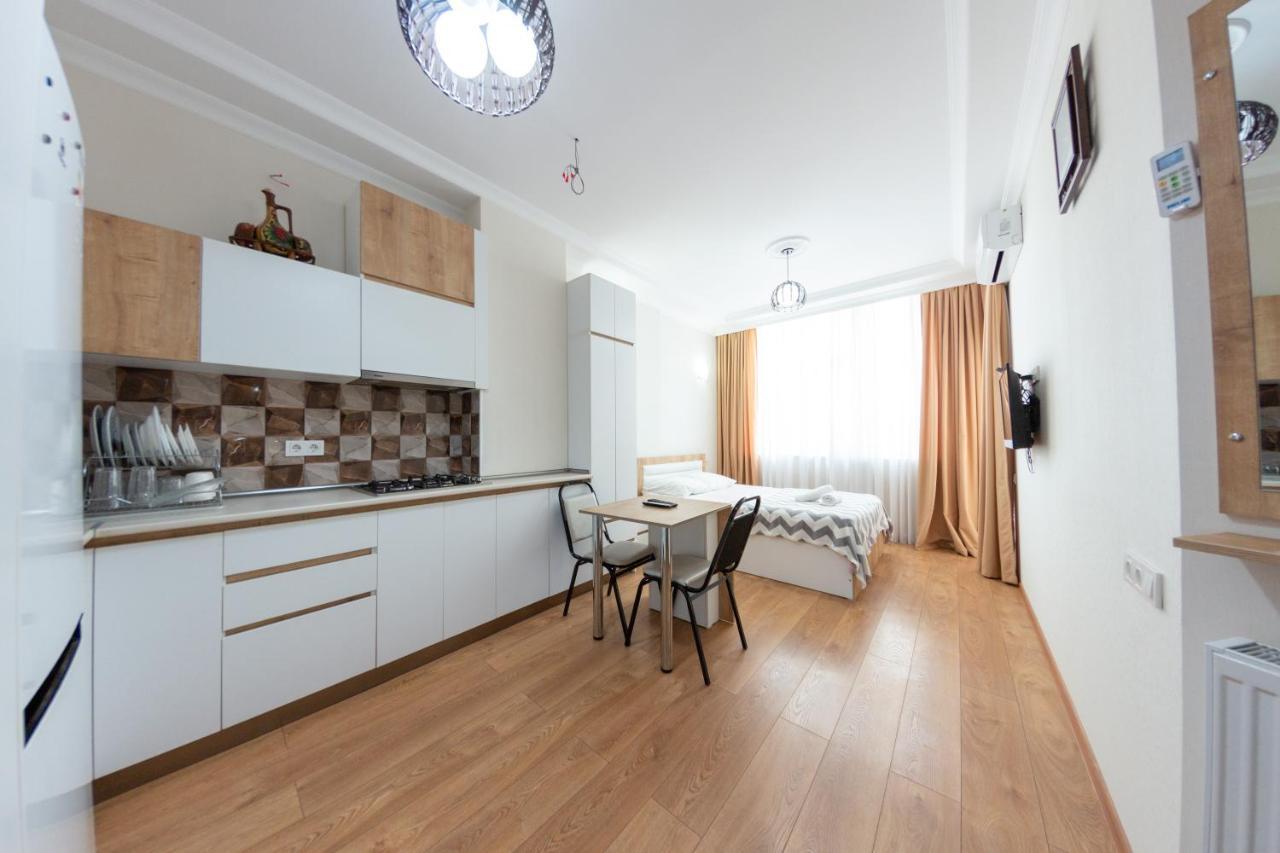 5 Apartment In One Boulding - Near Stadium Батуми Екстериор снимка