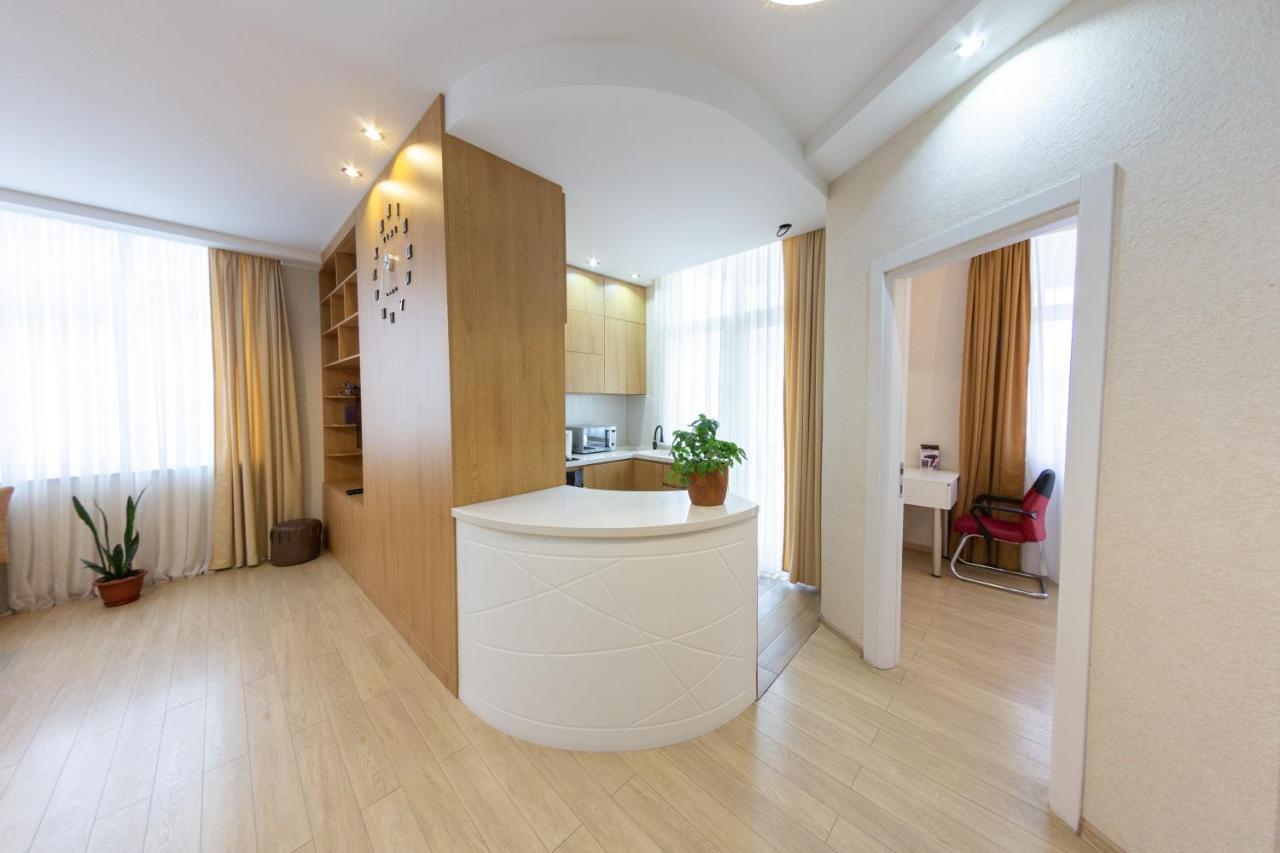 5 Apartment In One Boulding - Near Stadium Батуми Екстериор снимка